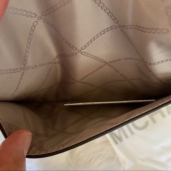 New Michael Kors large Eva logo shoulder tote - Picture 7 of 16